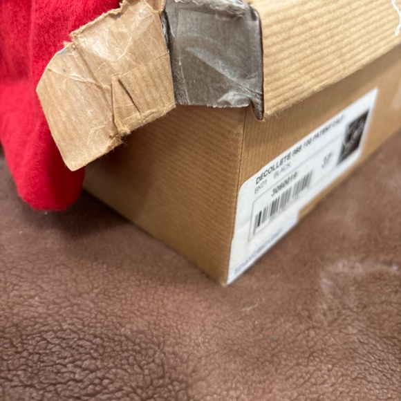 Christian Louboutin - Picture 6 of 7